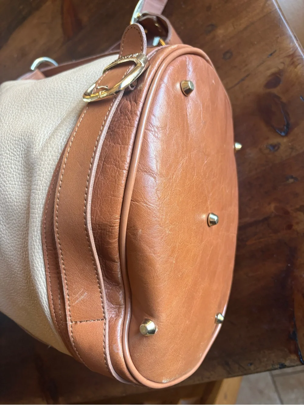 Valentina Italia Leather Bucket Shoulder Bag in Beige and Tan